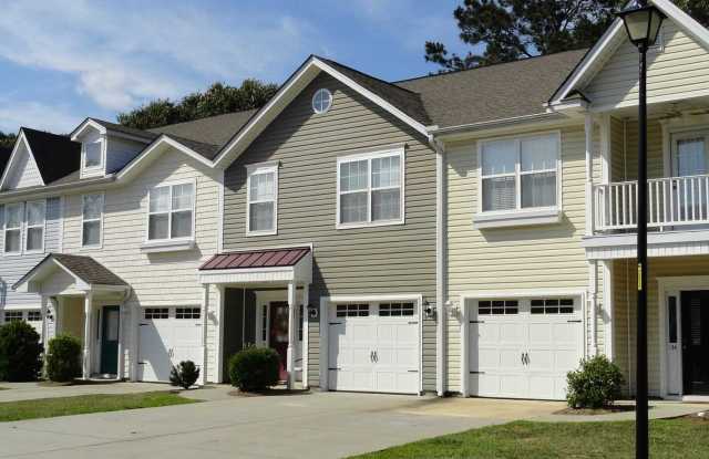 Spacious 3BR Townhome + Garage | Pet Friendly | Near Summerville - Close to Boeing Cummins and Mercedes Gallery 3