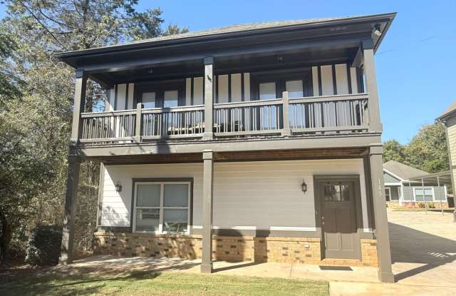 Four Bedroom Near Downtown Athens Gallery 1