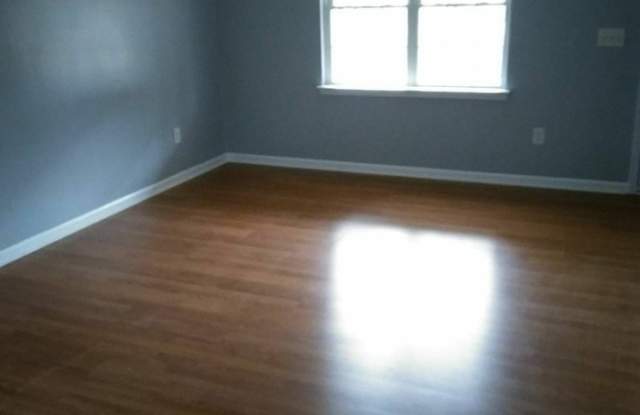 2506 South Ridge Avenue Gallery 3