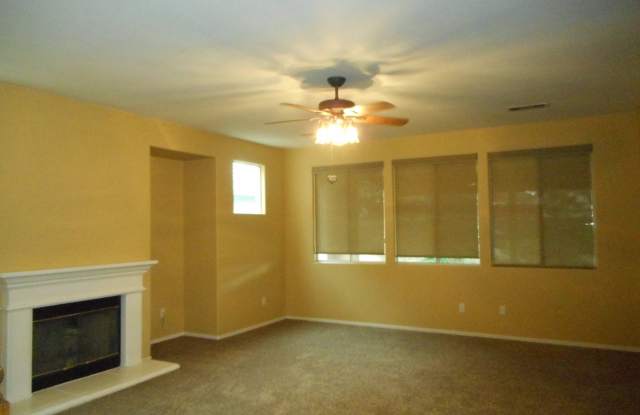 Beautiful 2 Story Southwest Visalia Home off of Linwood and Caldwell! Apply today to be placed on the waitlist! Gallery 3