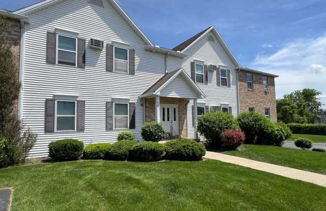 Excellent Canfield Location!! Very clean and well maintained 3 bedroom/2 Full Bath Condo. photos photos
