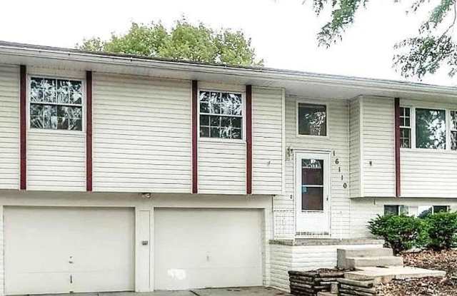 16110 Hickory St – 3 Bed/2 Bath Split Entry in Millard | 2-Car Garage, Updated Throughout, Big Backyard photos photos