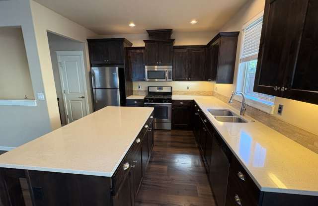 CHECK OUT THIS SPACIOUS 3 BEDROOM, 2.5 BATH TOWNHOME IN THE SOUGHT AFTER BOYD ACRES NEIGHBORHOOD - 63135 Black Powder Lane, Bend, OR 97701