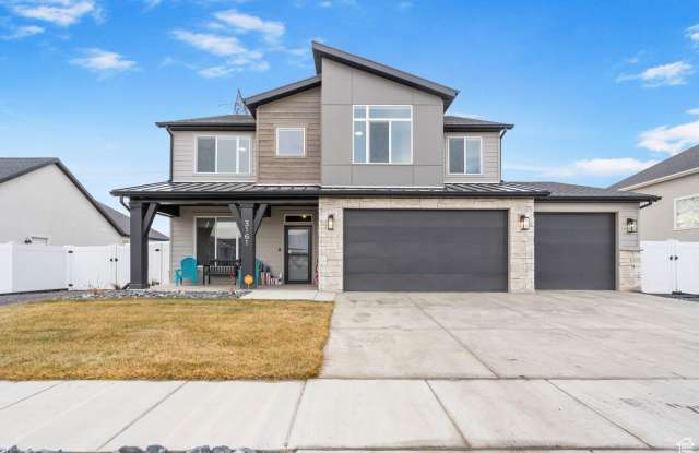 3161 N 3150 W photos photos