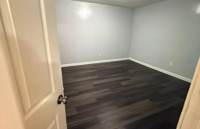 1839-1841 W 13th St. Gallery 4