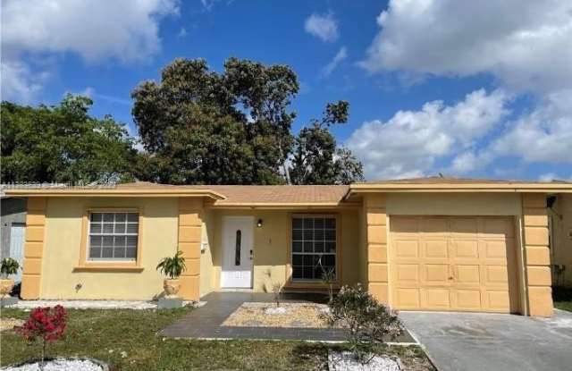 6221 SW 9th St - 6221 Southwest 9th Street, North Lauderdale, FL 33068