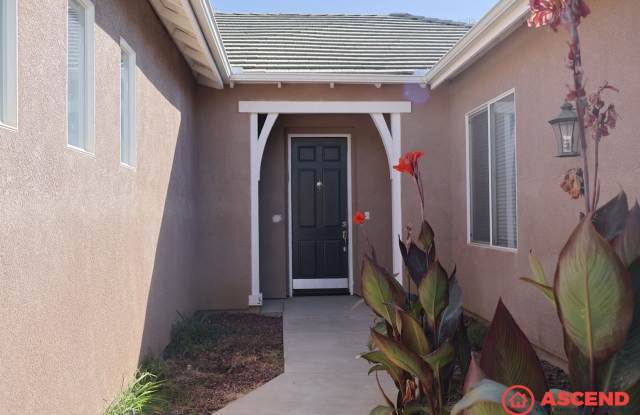 Spacious 4 Bed, 3 Bath Home in Northwest Bakersfield (93312), 2,336 Sq Ft with Garage & Fireplace Gallery 3