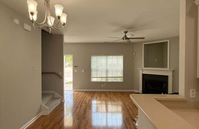 Move in Ready Three Bedroom Townhome in West Ashley photos photos