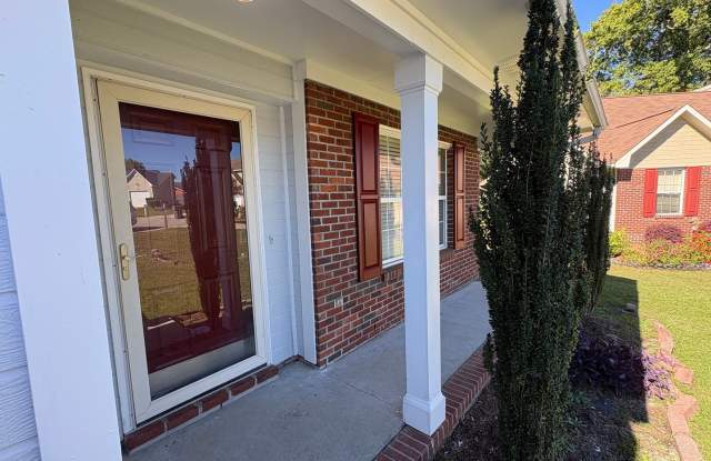 2-Story Home in Fayetteville! Just off off George Owen! Recently Refreshed! Gallery 1