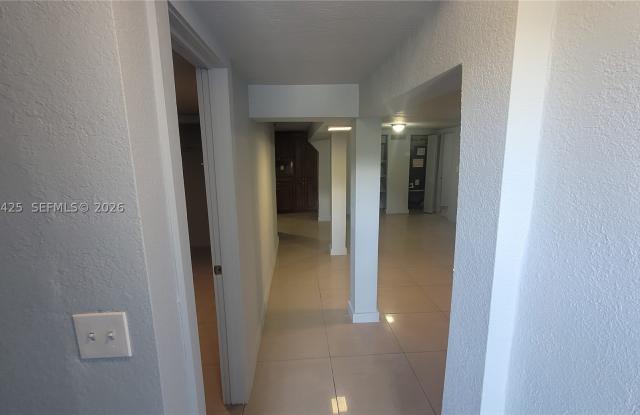 615 NW 25th Ct Gallery 4