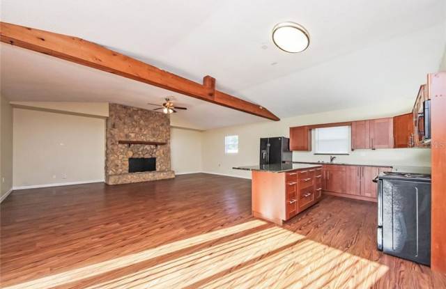 2601 PINEWAY DRIVE Gallery 4