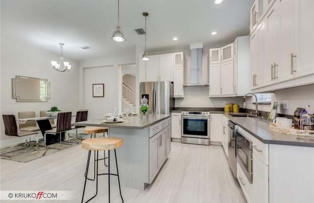 637 SW 12 Avenue photos photos