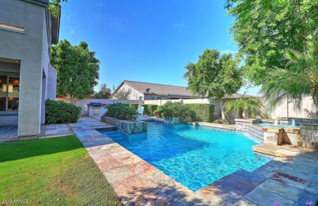 4866 N ESCONDIDO Place Gallery 2