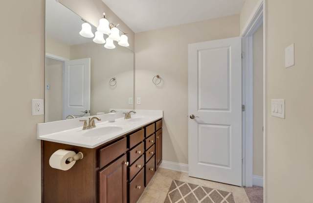 Sparkling clean 4 bedroom home in Spring Hill's Brixworth neighborhood Gallery 4