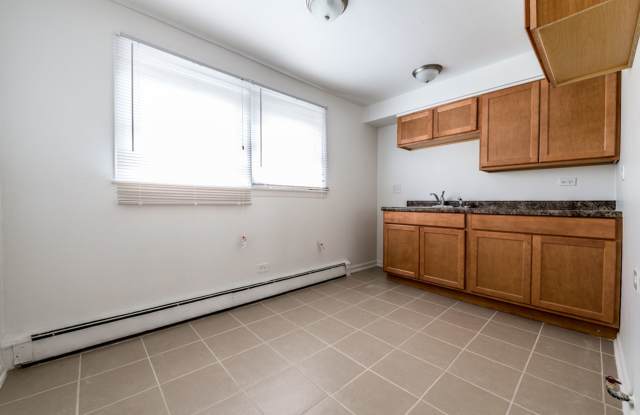 7927 S Ellis Ave Gallery 3