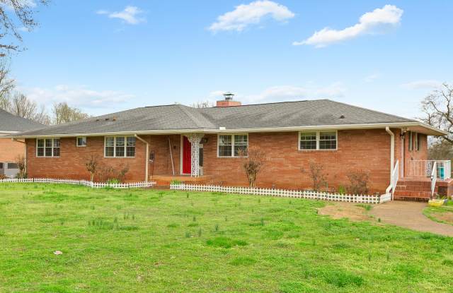 312 S Mission Ridge Dr - 312 S Mission Ridge Dr, Rossville, GA 30741