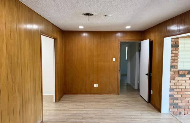 5425 46th Street Gallery 3