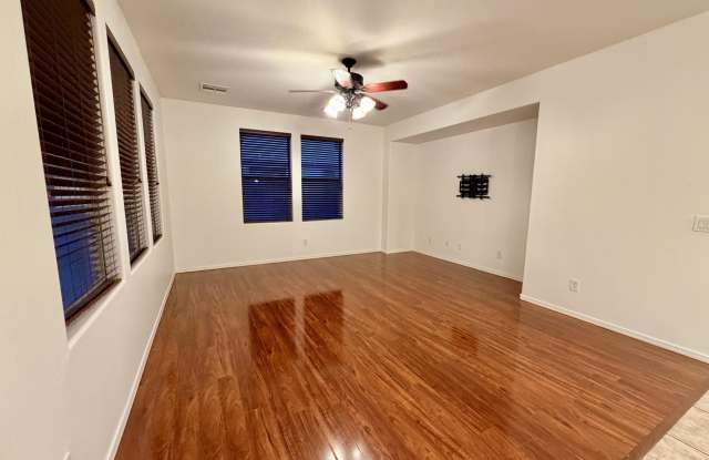 3271 E CARLA VISTA Drive Gallery 4