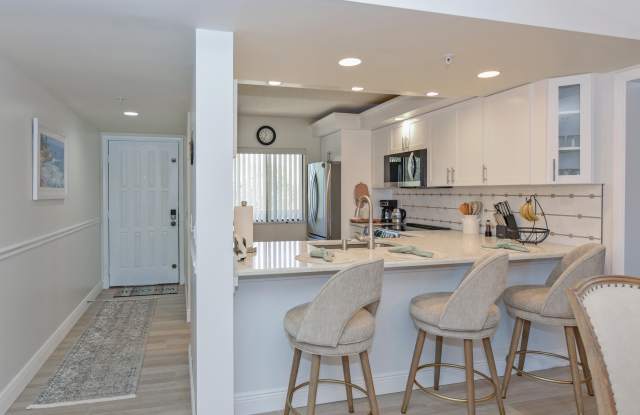901 Seafarer Circle Gallery 2