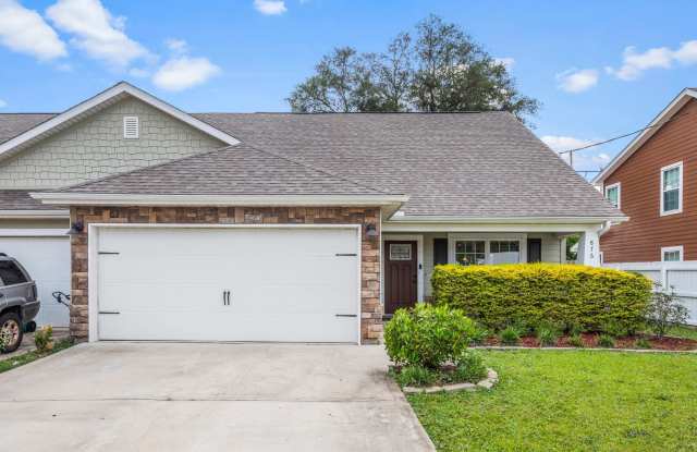 Spacious townhome in IDEAL location!!! photos photos