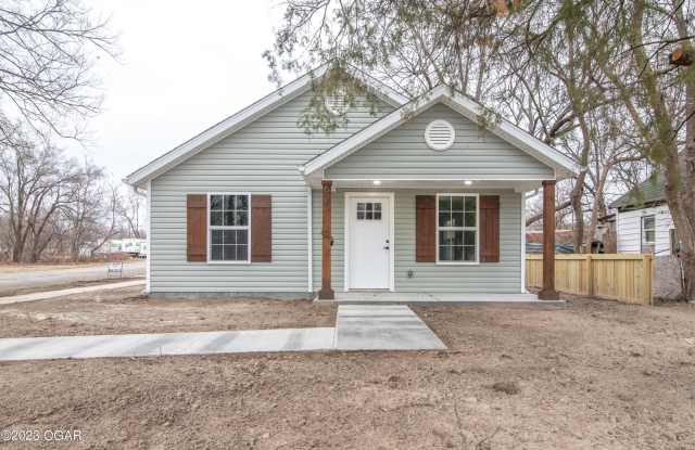 623 W Junge Boulevard photos photos