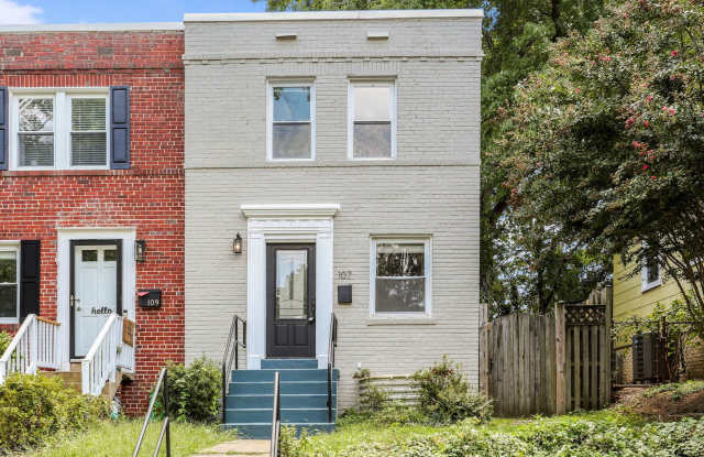 2bed/2bath Rowhome near Old Town Alexandria! photos photos