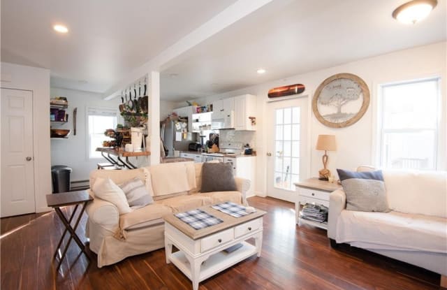 13 Hall Avenue - 13 Hall Avenue, Newport, RI 02840
