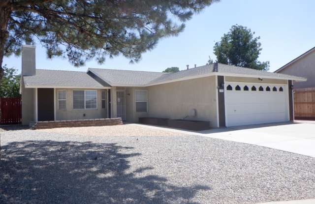 Cul De Sac Cutie in the City - 510 Las Colinas Street, Tehachapi, CA 93561