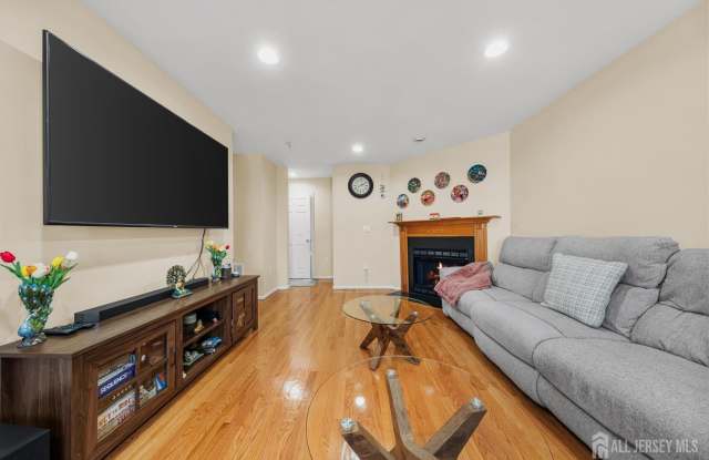 197 Barclay Court Gallery 3