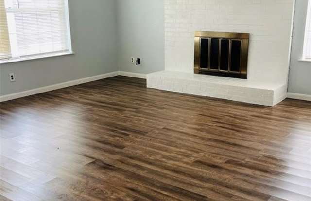 7033 Crosstimbers Lane Gallery 3