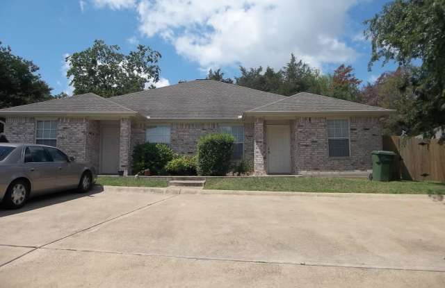 Bryan - Duplex 3 bedroom / 2 bath - Large yard fenced in. photos photos