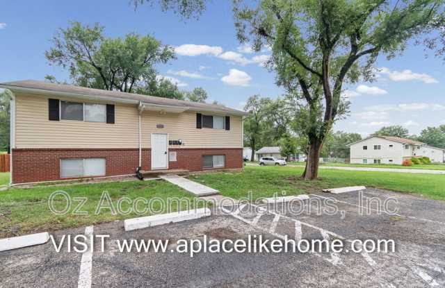 15204 Bellaire Ave, Apt A Gallery 3