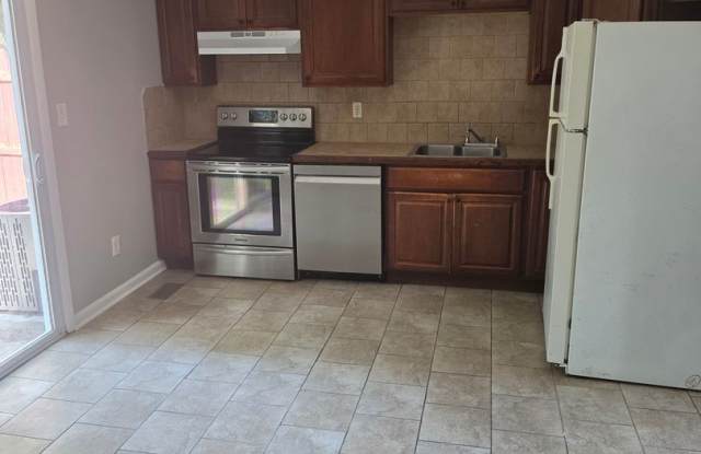 Updated 3-Bedroom Townhome in Edgewood – Great Location! Gallery 3