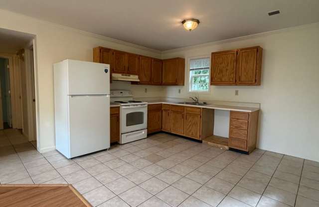 HALF OFF FIRST MONTH - 2 Bedroom in Versailles! Gallery 3