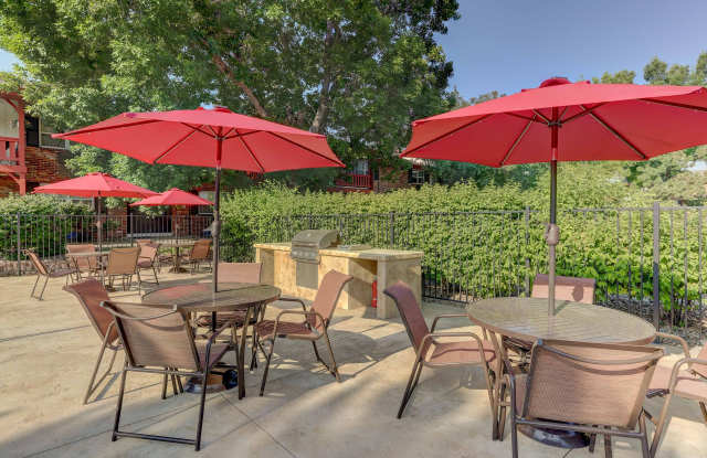 Applewood Crest Townhomes & Apartments Gallery 2