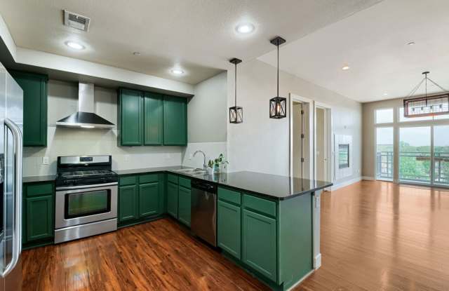 2bd/2ba Top Floor Condo in Congress Park -2 WEEKS FREE- Available NOW! photos photos
