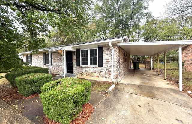 ** 3 Bed 2 Bath located off Virginia Loop ** Call 334-366-9198 to schedule a self tour - 4646 Conti Lane, Montgomery, AL 36116