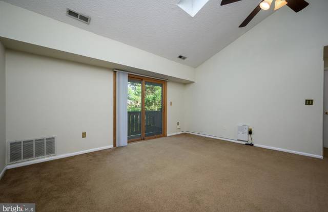 1912 E RAVENS CREST DRIVE E Gallery 3