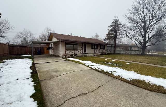 Ideally Located 3 Bed Home in North Spokane w/ Large Fully-Fenced Yard! Gallery 3