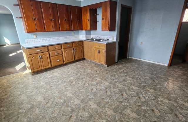 Lower 2 bedroom unit Eastside photos photos