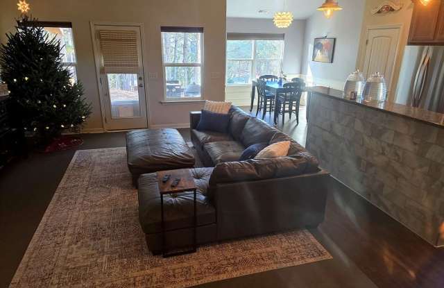 Room in 4 Bedroom Home at Katielee Cove photos photos