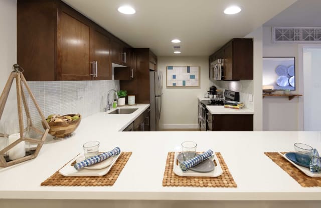 WAYFARER APARTMENTS + MARINA Gallery 4
