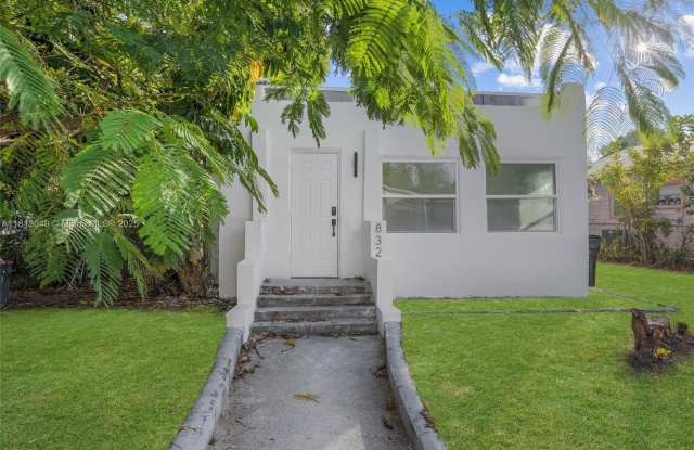 832 N C St photos photos