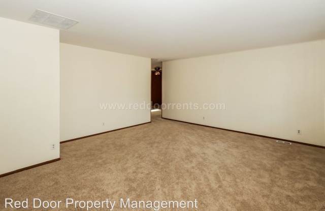 5945 Gateway Dr Gallery 4