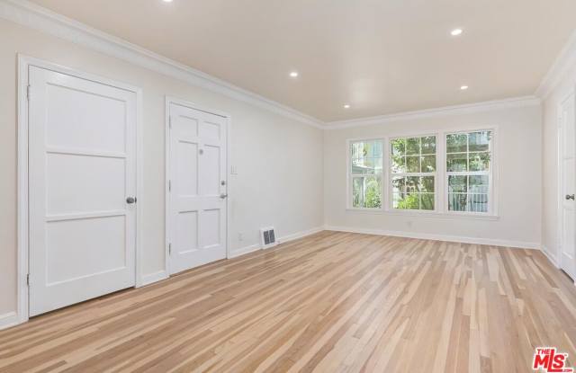 405 Shirley Place - 405 Shirley Place, Beverly Hills, CA 90212