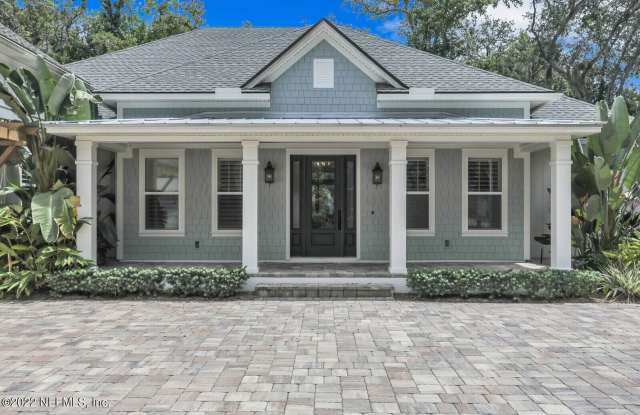 Gorgeous 5 bedroom/ 3 bathroom cottage home in Palencia for rent! photos photos