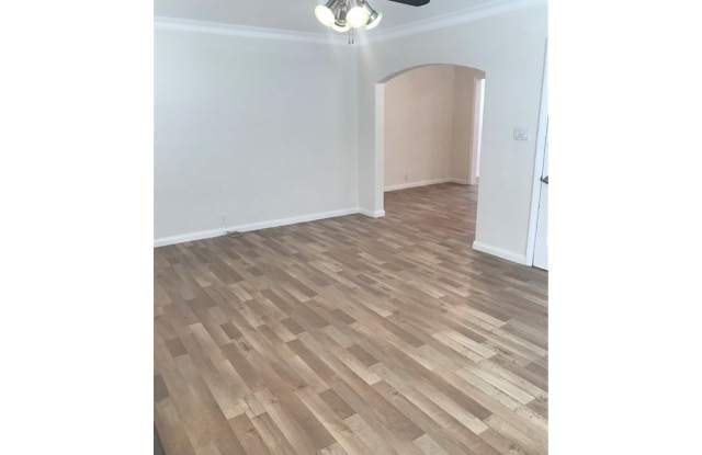 5646 Woodman Avenue Gallery 3
