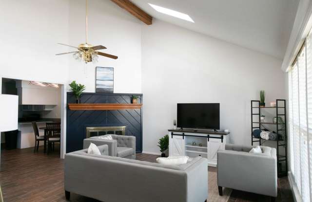 Charming 2-Bedroom, 2-Bathroom Townhouse in Western Plateau Gallery 1