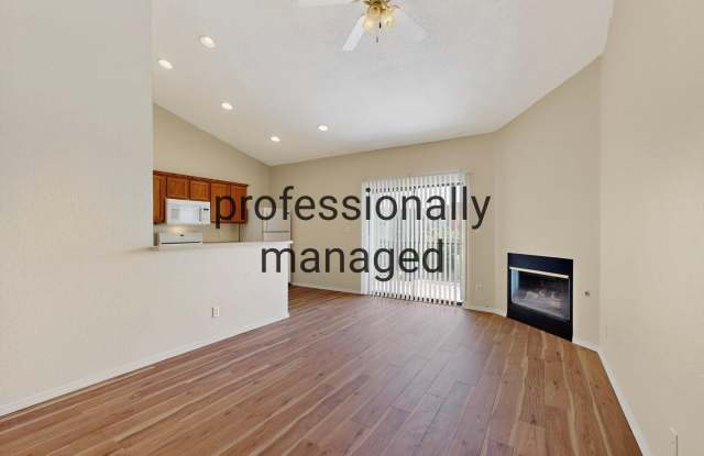 1121 MEADOWLARK Way SE Gallery 1