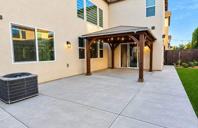 Spacious 5-Bedroom Home – Your Dream Rental Awaits! Gallery 1